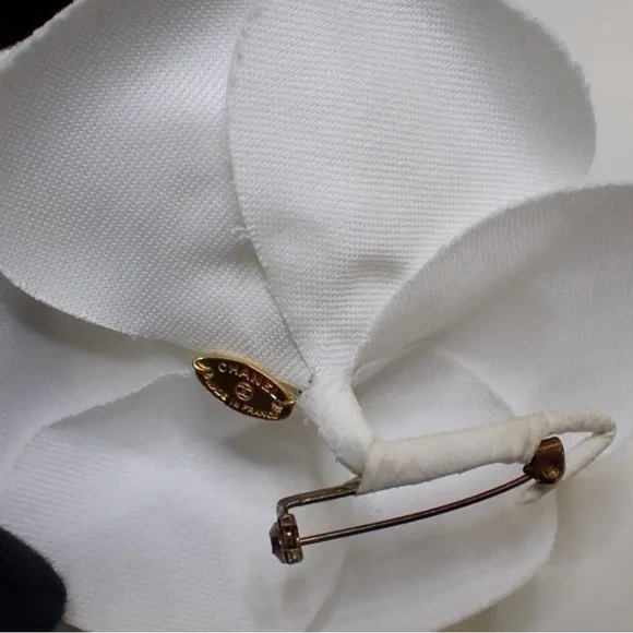 Authentic Chanel Pinned Runway Corsage Brooch - Picture 5 of 7
